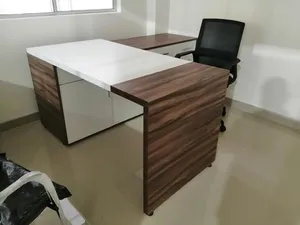 escritorio-sencillo-blanco-oficina