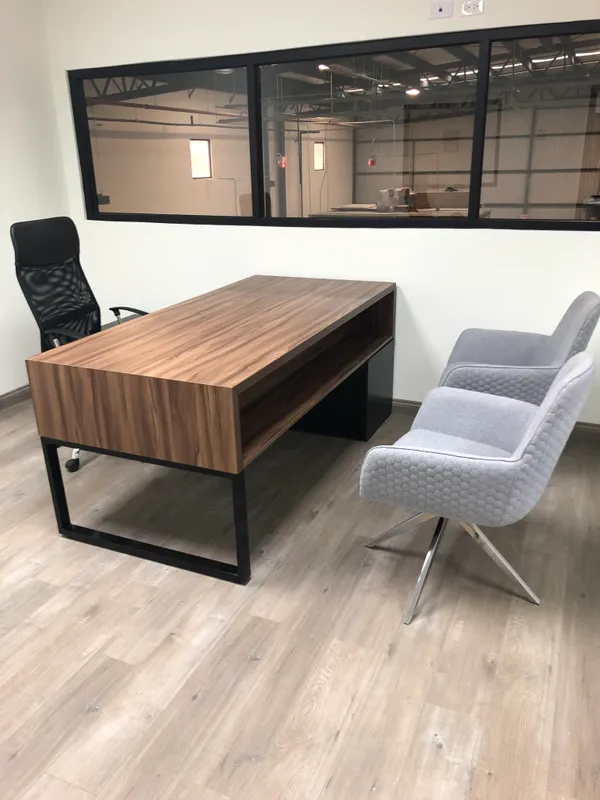 Escritorio de oficina sencillo