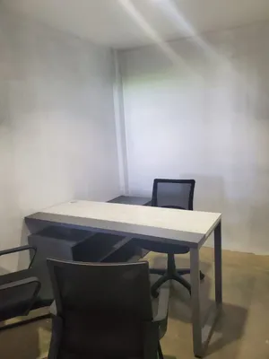 oficina-escritorio-gris